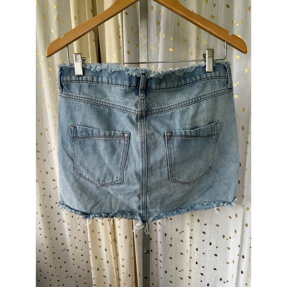 Express Distressed Ripped Frayed Hem Light Wash Denim Jeans Mini Skirt 8 - Picture 3 of 6
